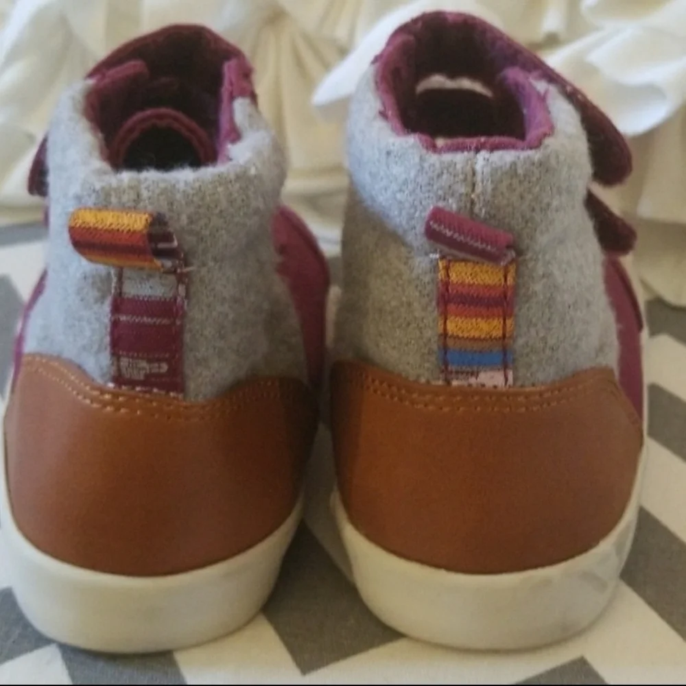 Old Navy boys shoe size 10